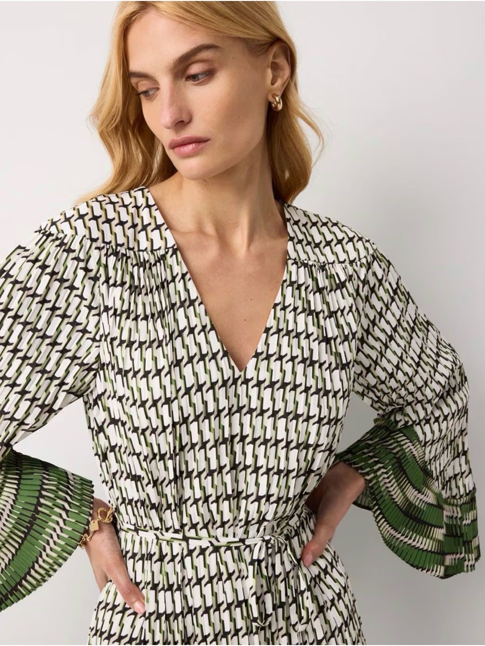 Flutter sleeve crepe dress